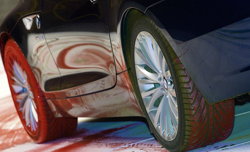 Illustration for article titled 2010 BMW Z4 Plays With Paint In Massive Art Piece